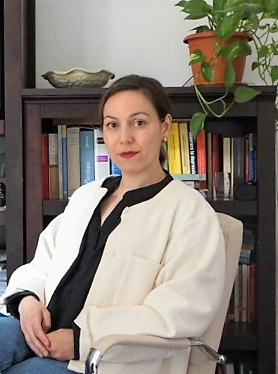 Dr. Lucia Tecuta